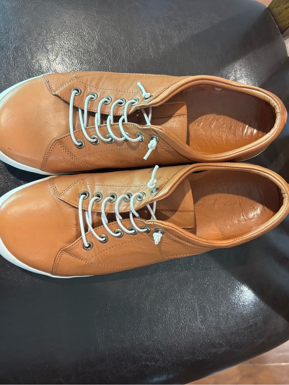 Gelato Women’s Casual Low-Top Sneakers in Buttery Tan Leather - Picture 2 of 8